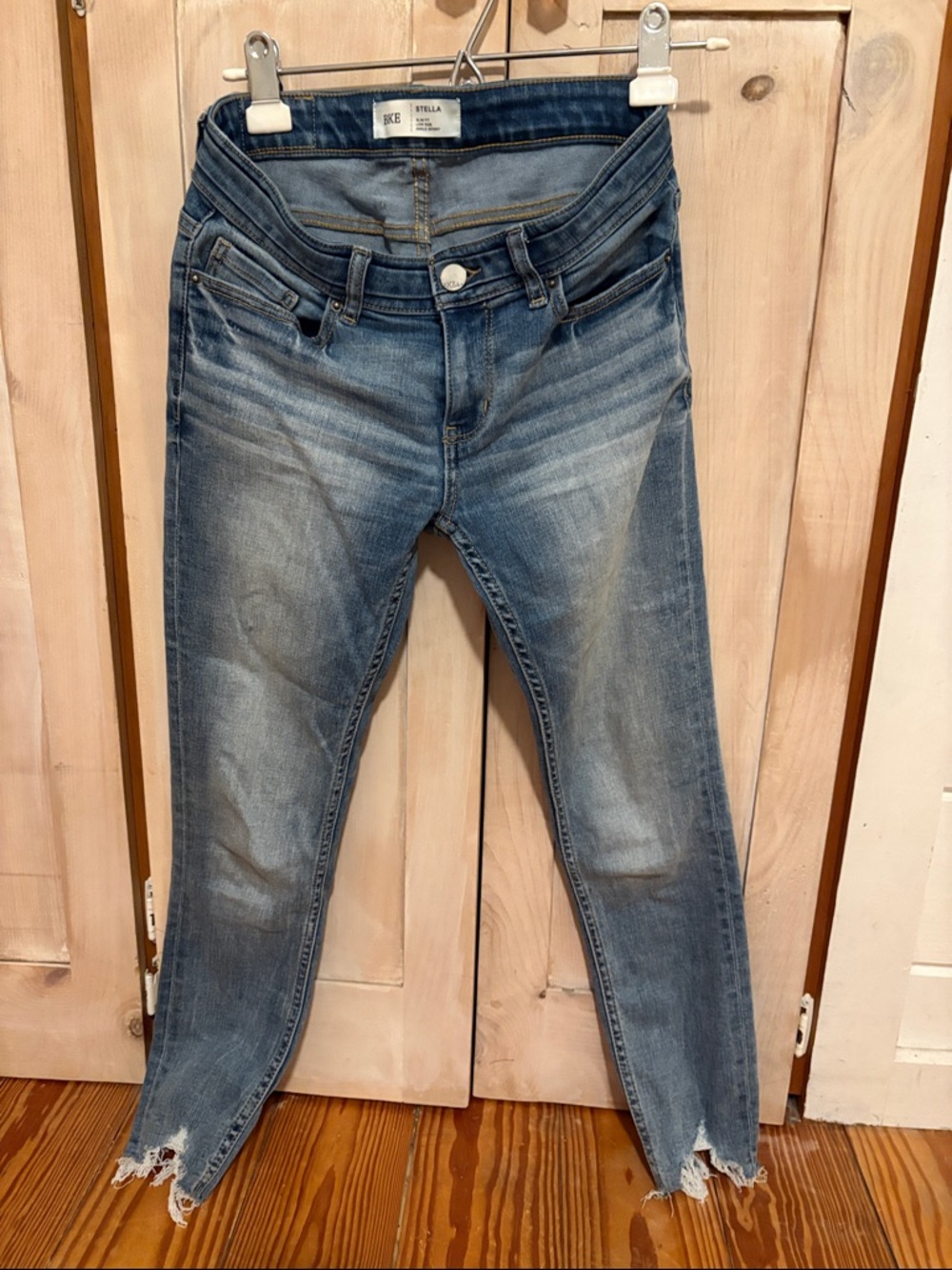BKE Women's Skinny Jeans in Faded Blue Wash